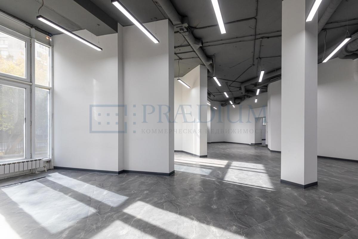 Продам торговое помещение в Москве, д 9