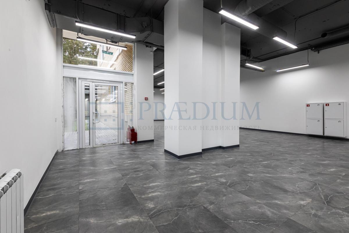 Продам торговое помещение в Москве, д 9