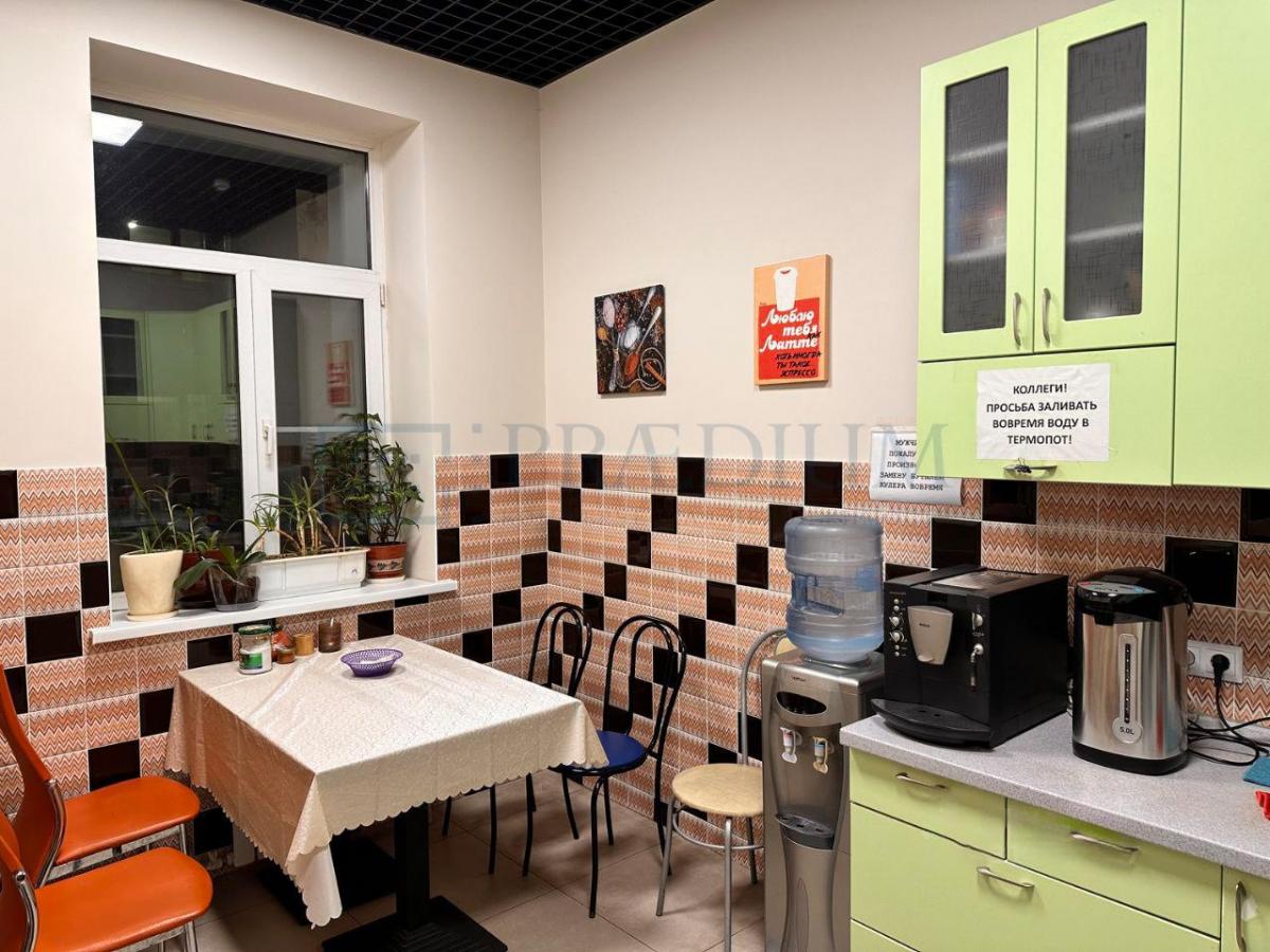 Продам торговое помещение в Москве, д 6