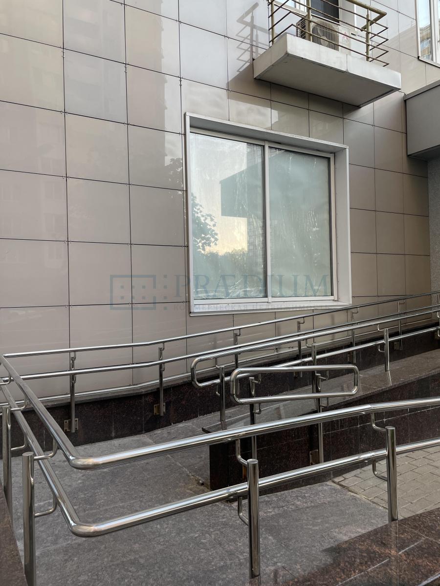 Продам торговое помещение в Москве, Яна Райниса бульвар, д 31