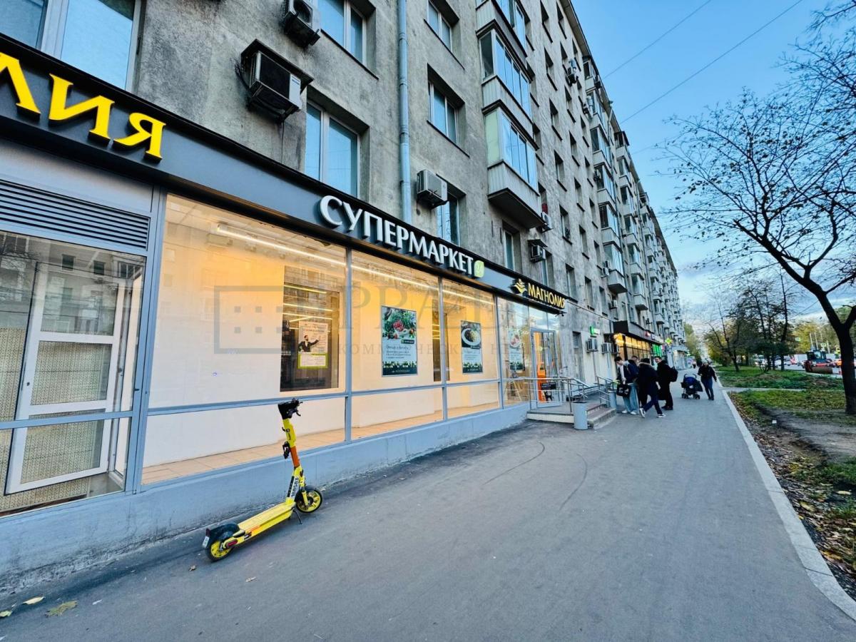 Продам торговое помещение в Москве, д 28/6