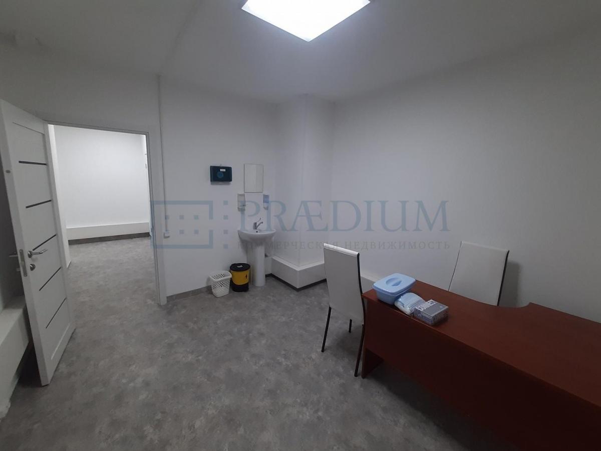 Продам торговое помещение в Москве, д 33