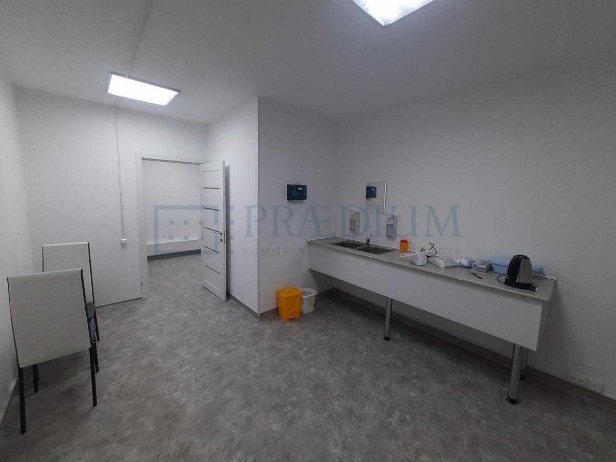 Продам торговое помещение в Москве, д 33