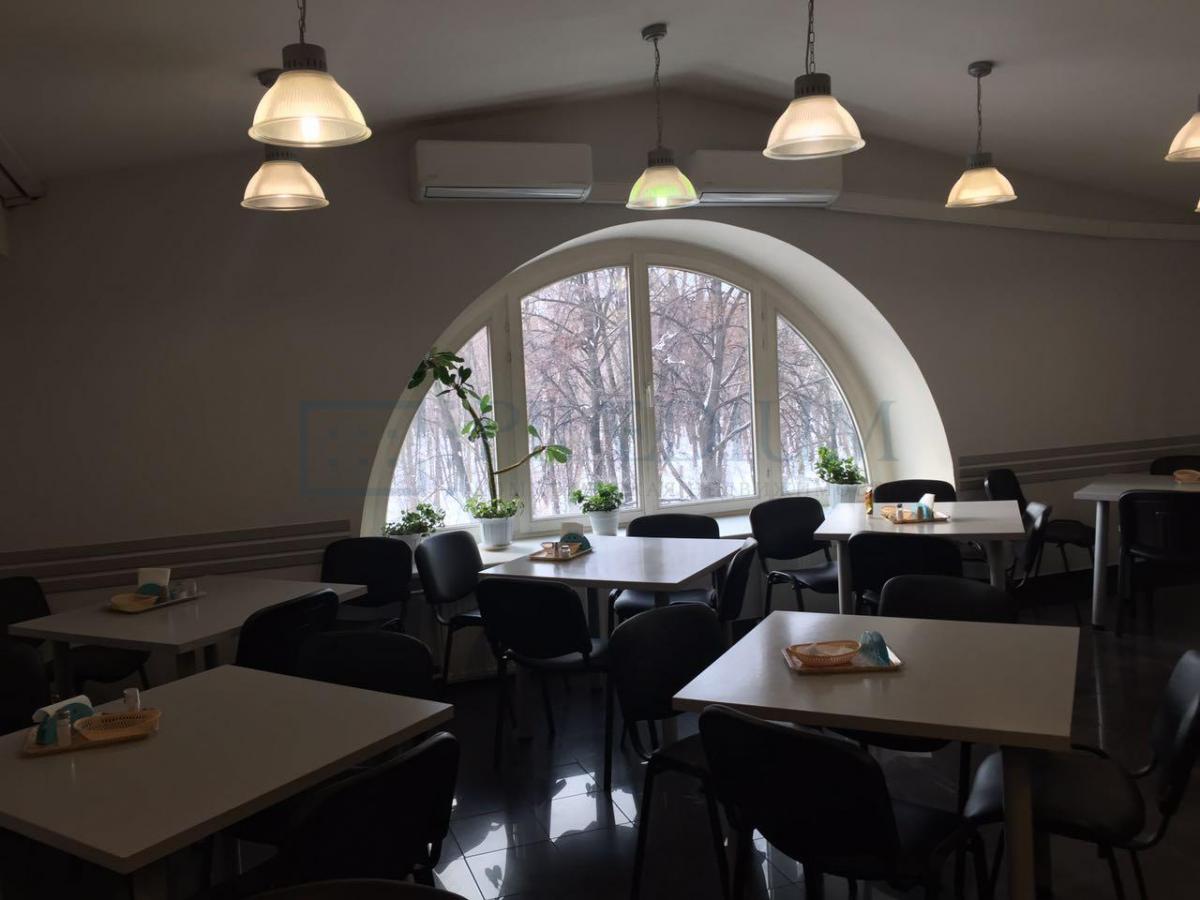 Продам торговое помещение в Москве, д 14