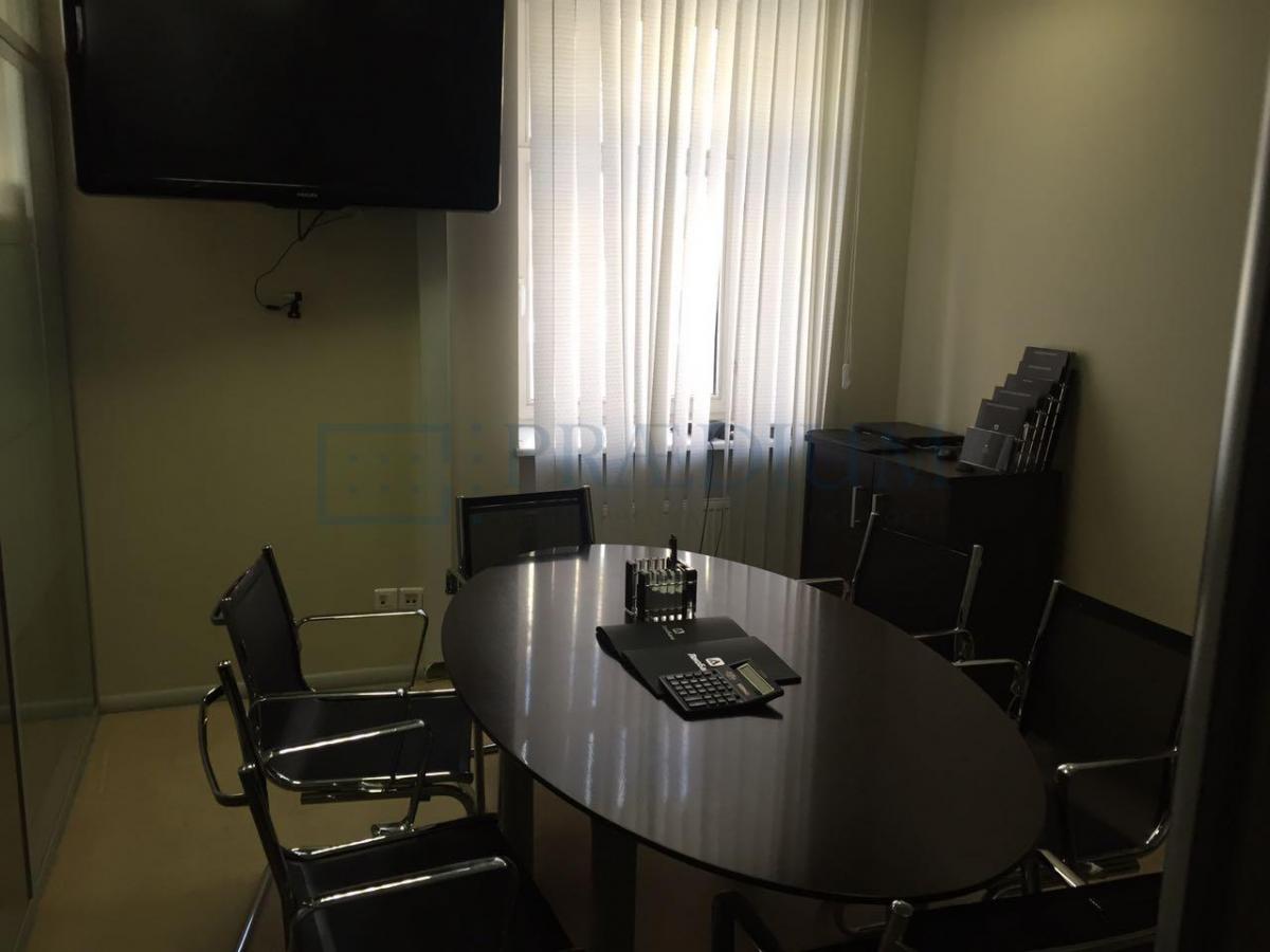 Продам торговое помещение в Москве, д 14