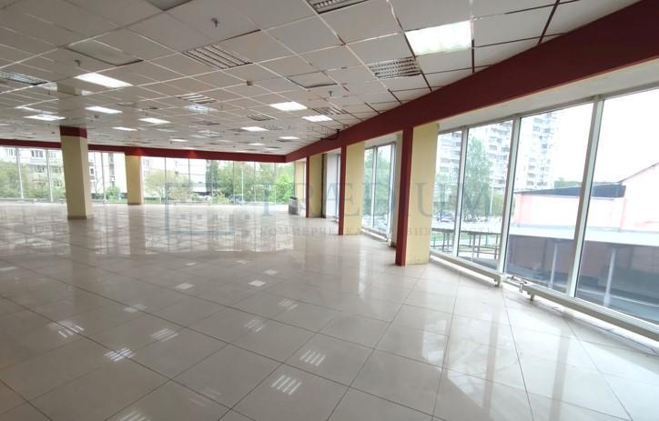 Продам торговое помещение в Москве, д 8