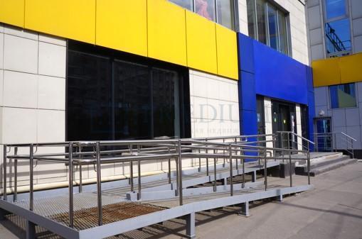 Продам торговое помещение в Москве, д 8