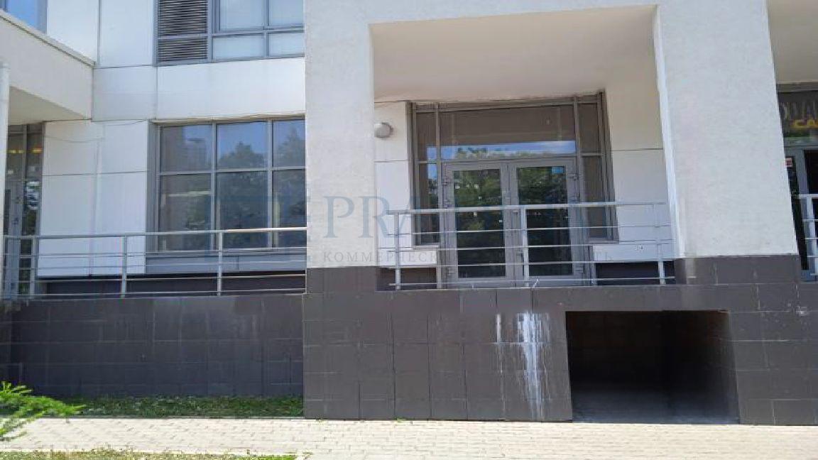 Продам торговое помещение в Москве, д 11 к 1