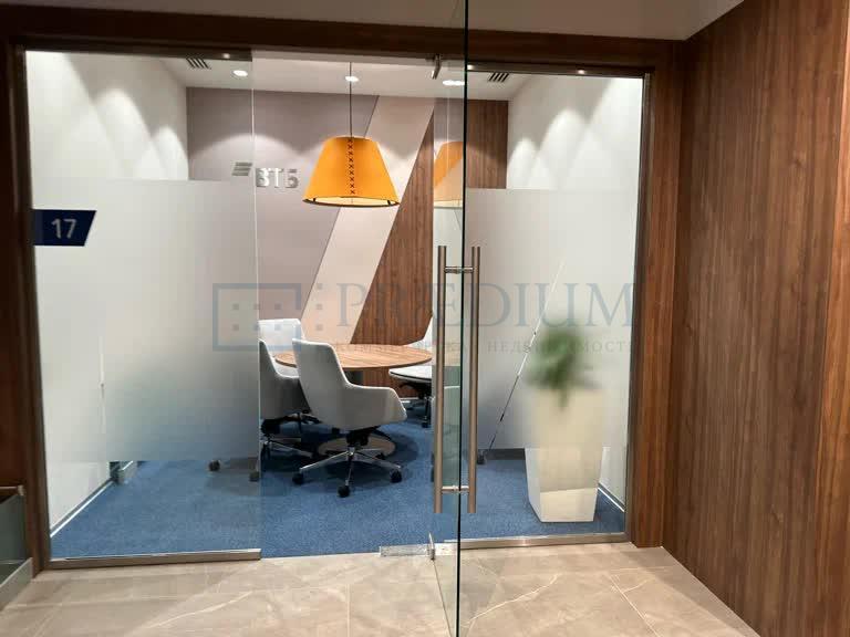 Продам торговое помещение в Москве, д 72