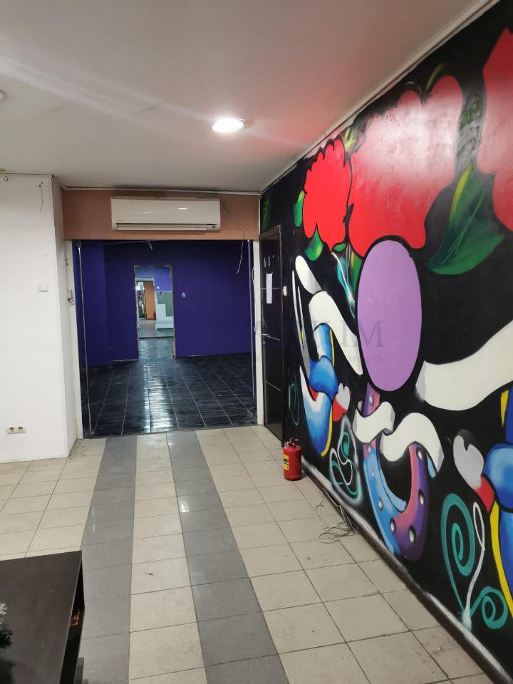 Продам торговое помещение в Москве, д 19