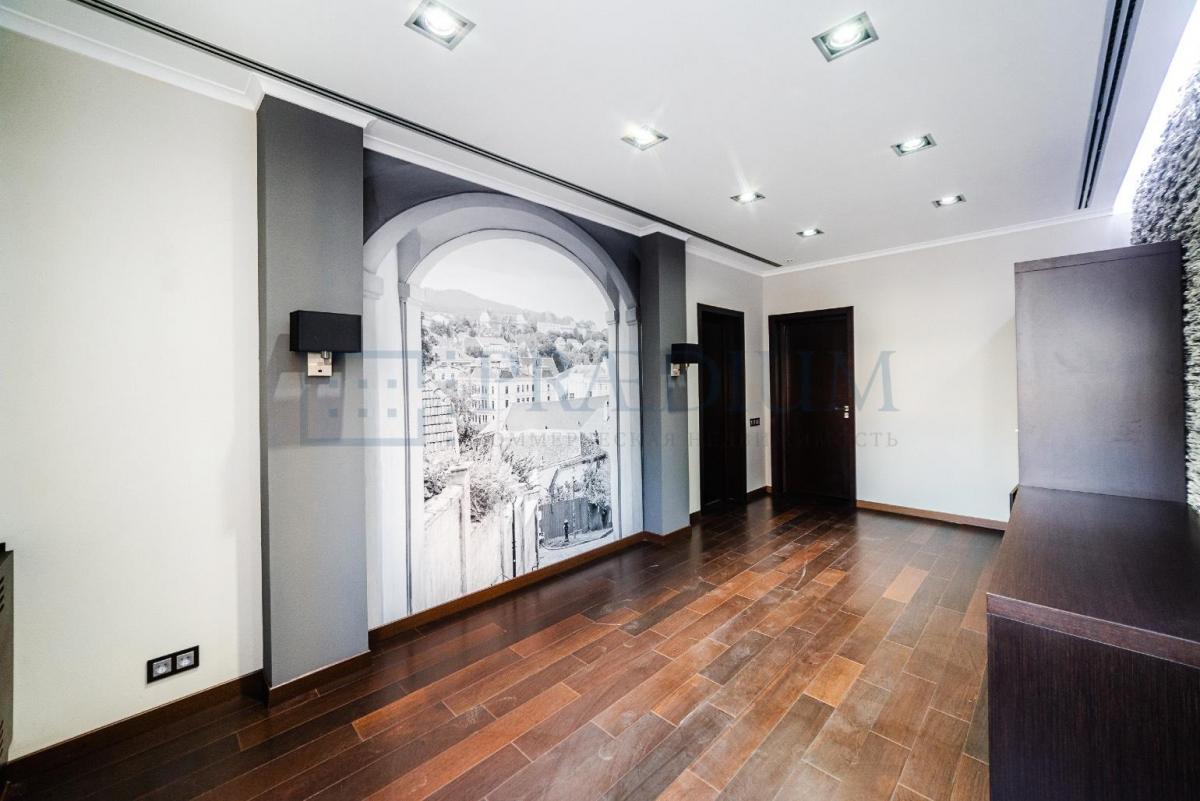 Продам торговое помещение в Москве, д 11 стр 1