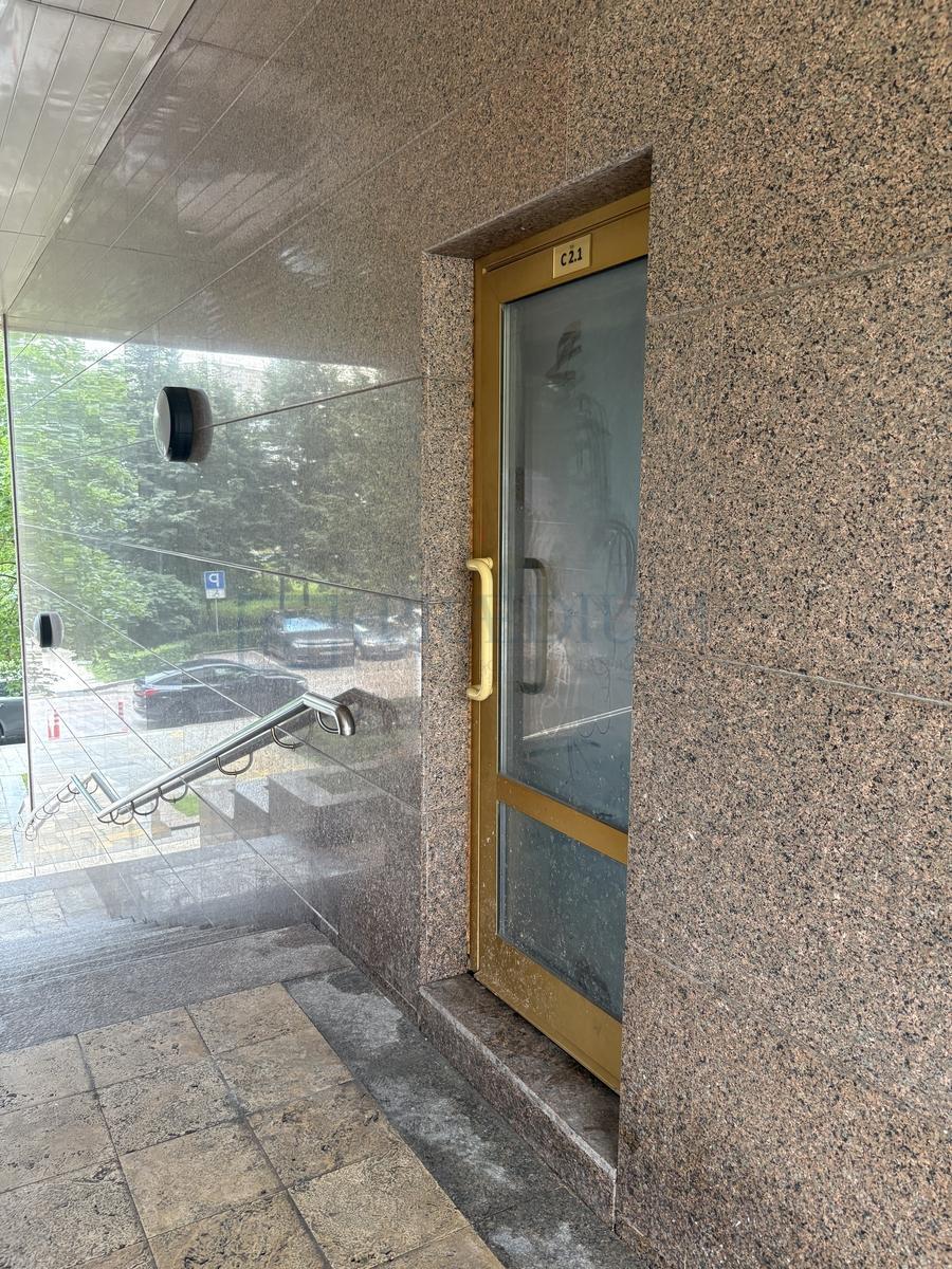 Продам торговое помещение в Москве, д 18