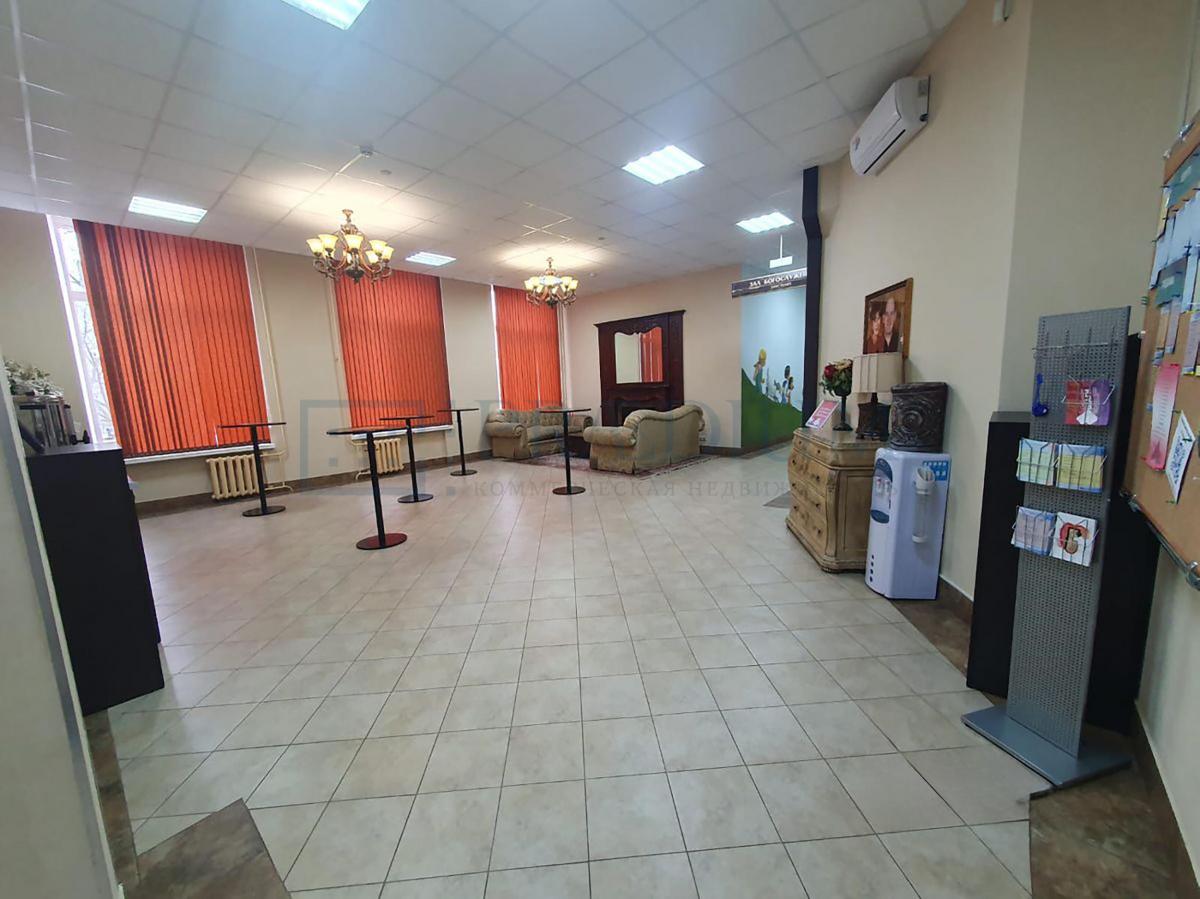 Продам торговое помещение в Москве, д 24