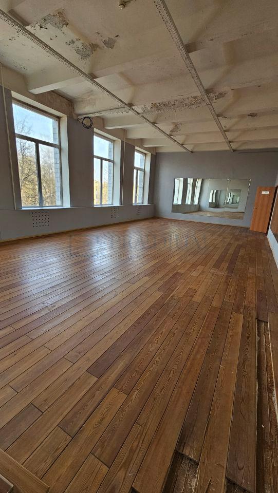 Продам торговое помещение в Москве, д 24