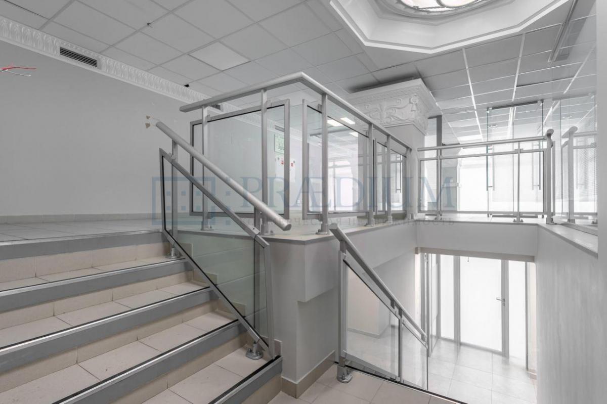 Продам торговое помещение в Москве, д 11 стр 1