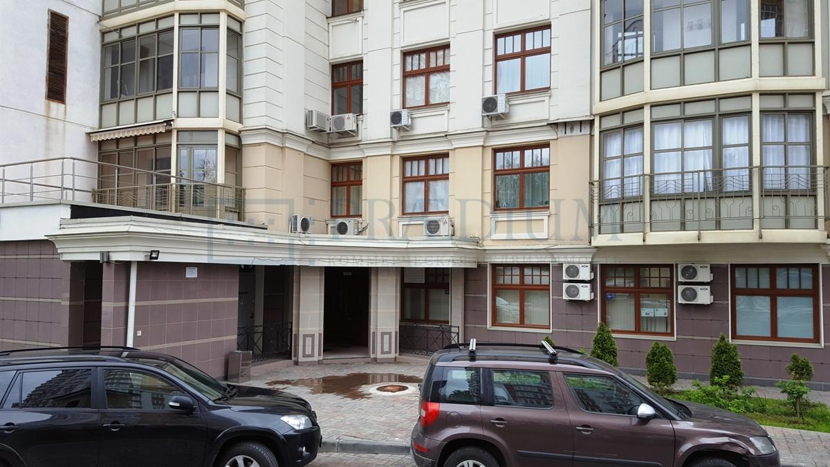 Продам торговое помещение в Москве, д 12 к 1