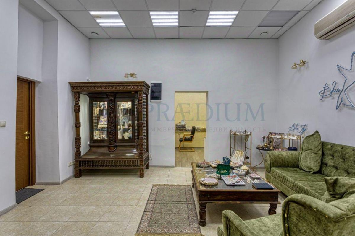 Продам торговое помещение в Москве, д 6