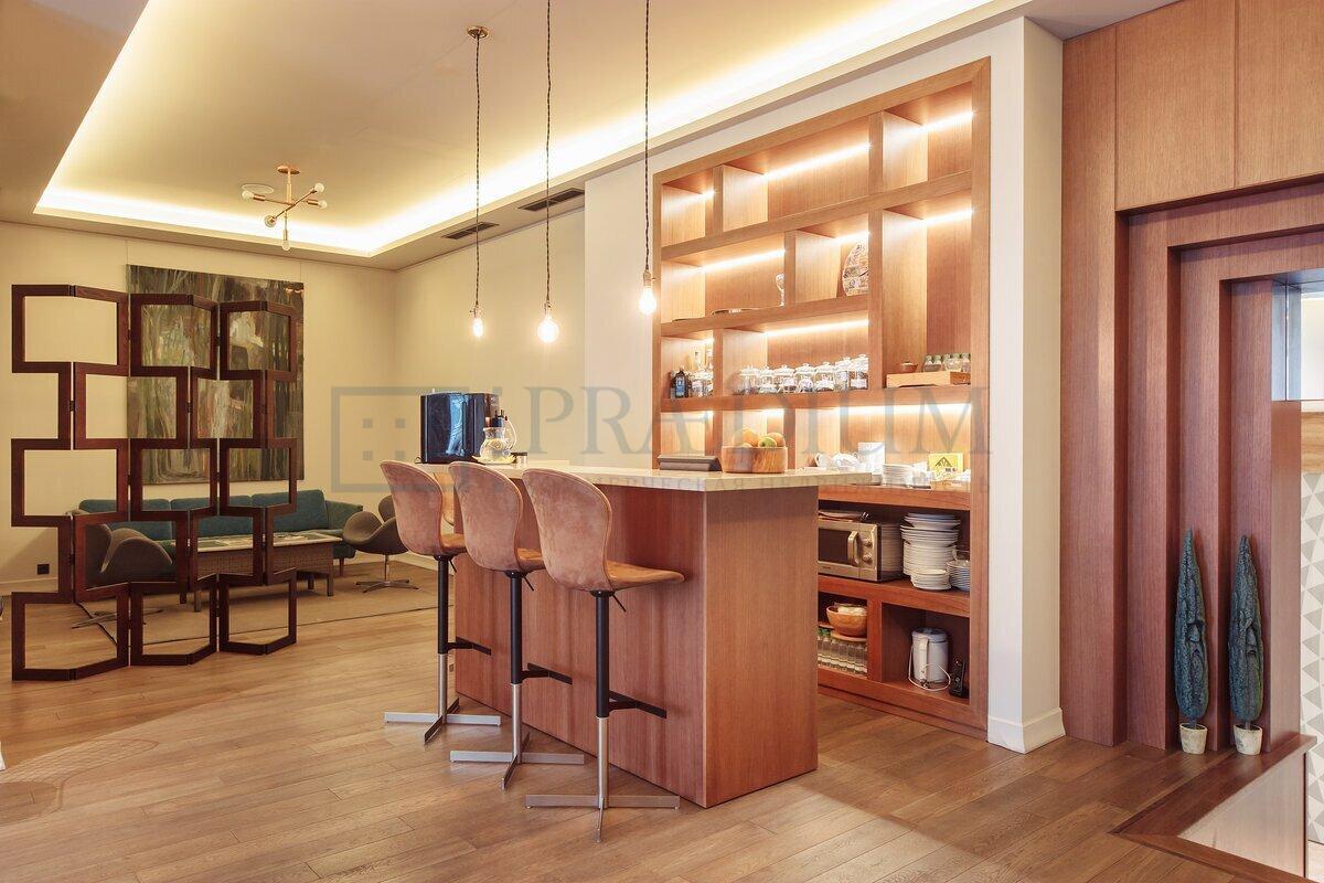 Продам торговое помещение в Москве, Шмитовский проезд, д 3 стр 1