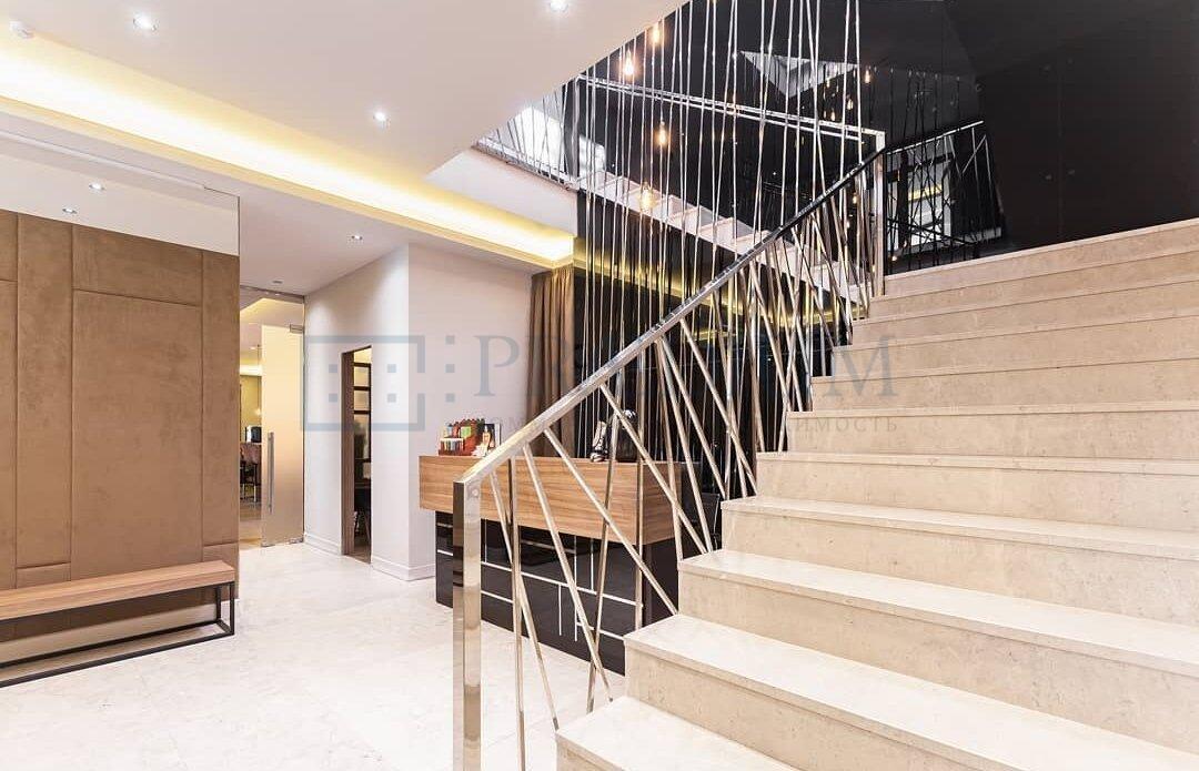 Продам торговое помещение в Москве, Шмитовский проезд, д 3 стр 1