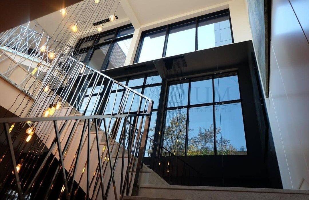 Продам торговое помещение в Москве, Шмитовский проезд, д 3 стр 1