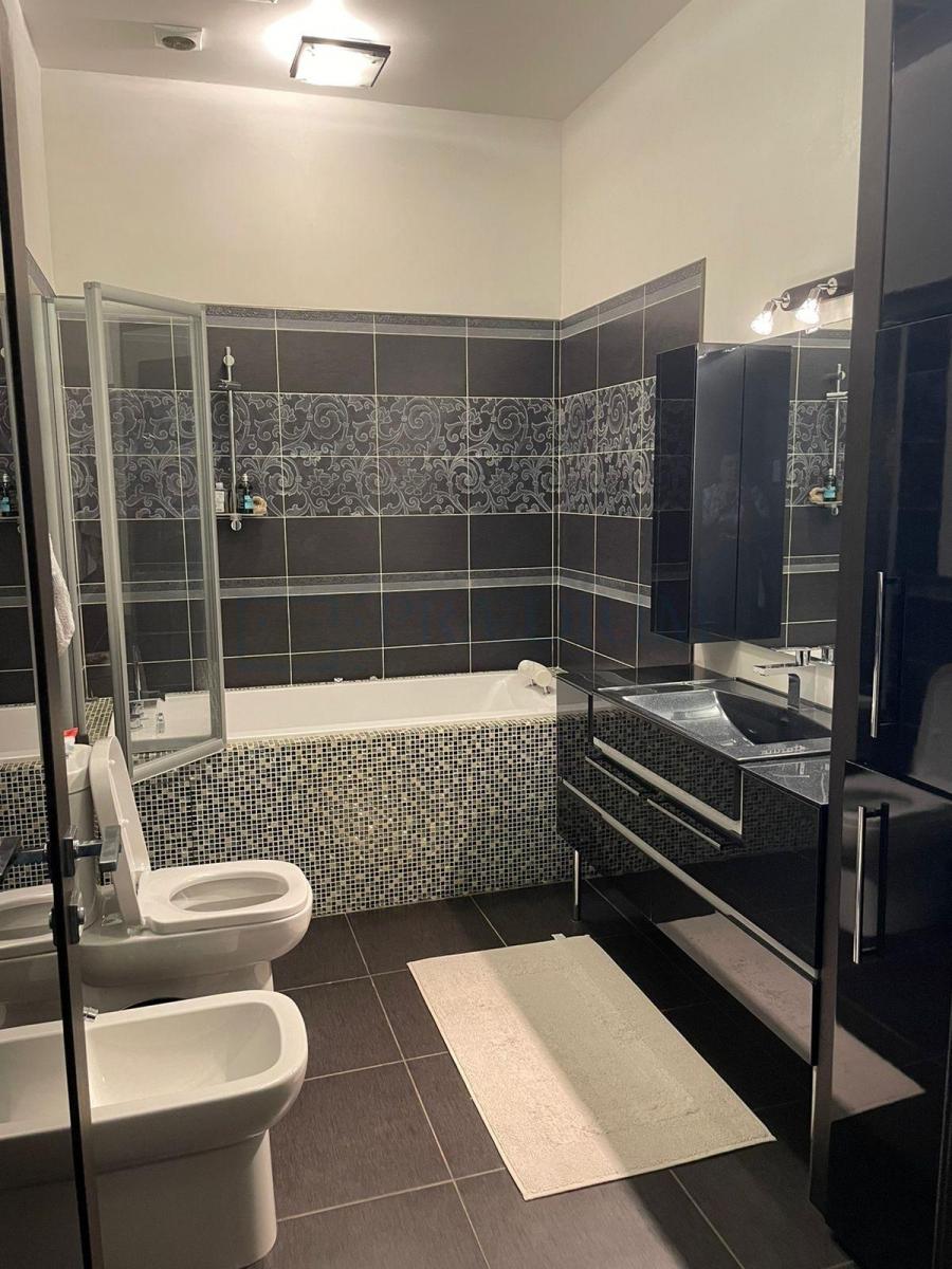 Продам торговое помещение в Москве, д 32