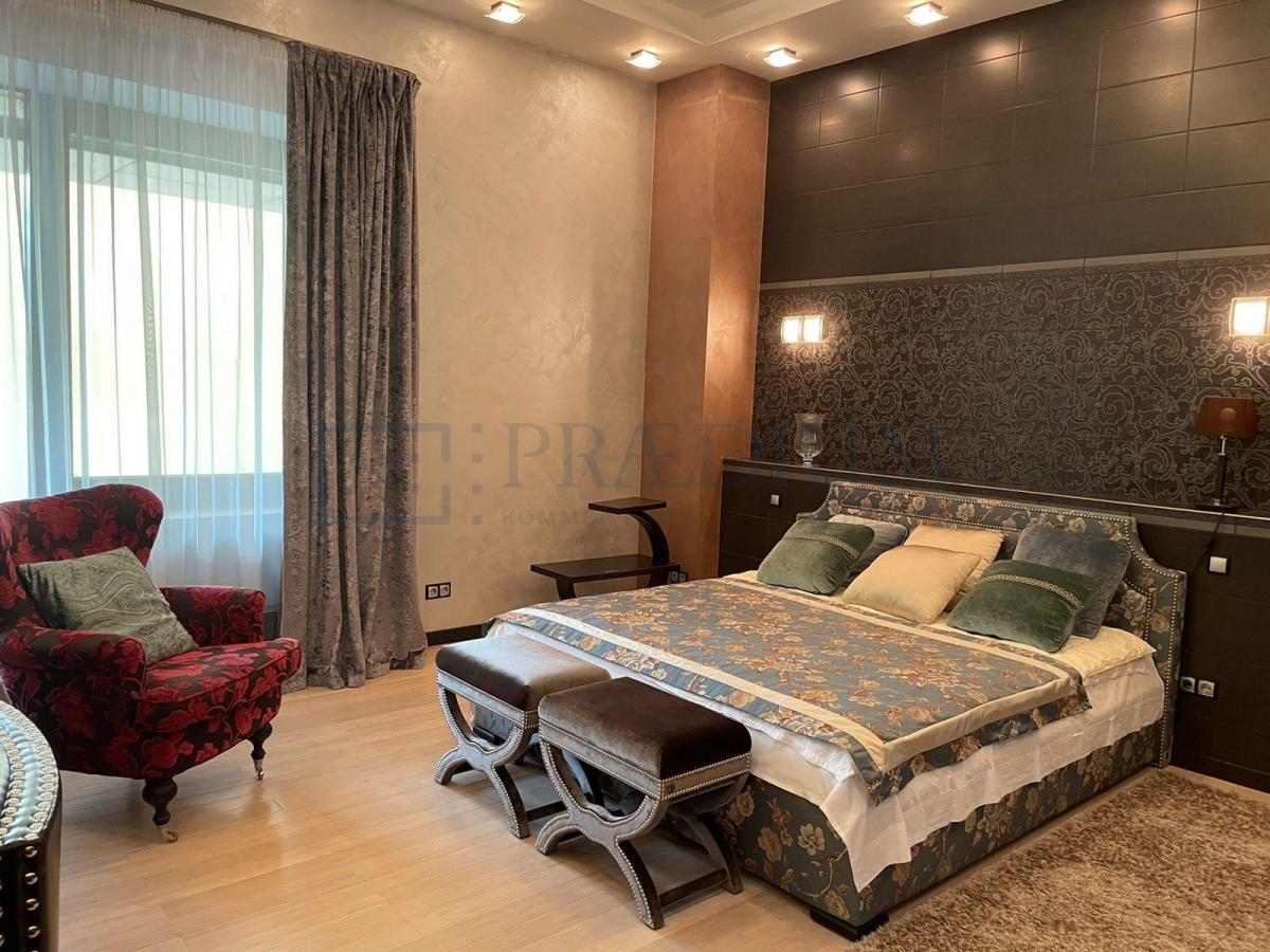 Продам торговое помещение в Москве, д 32