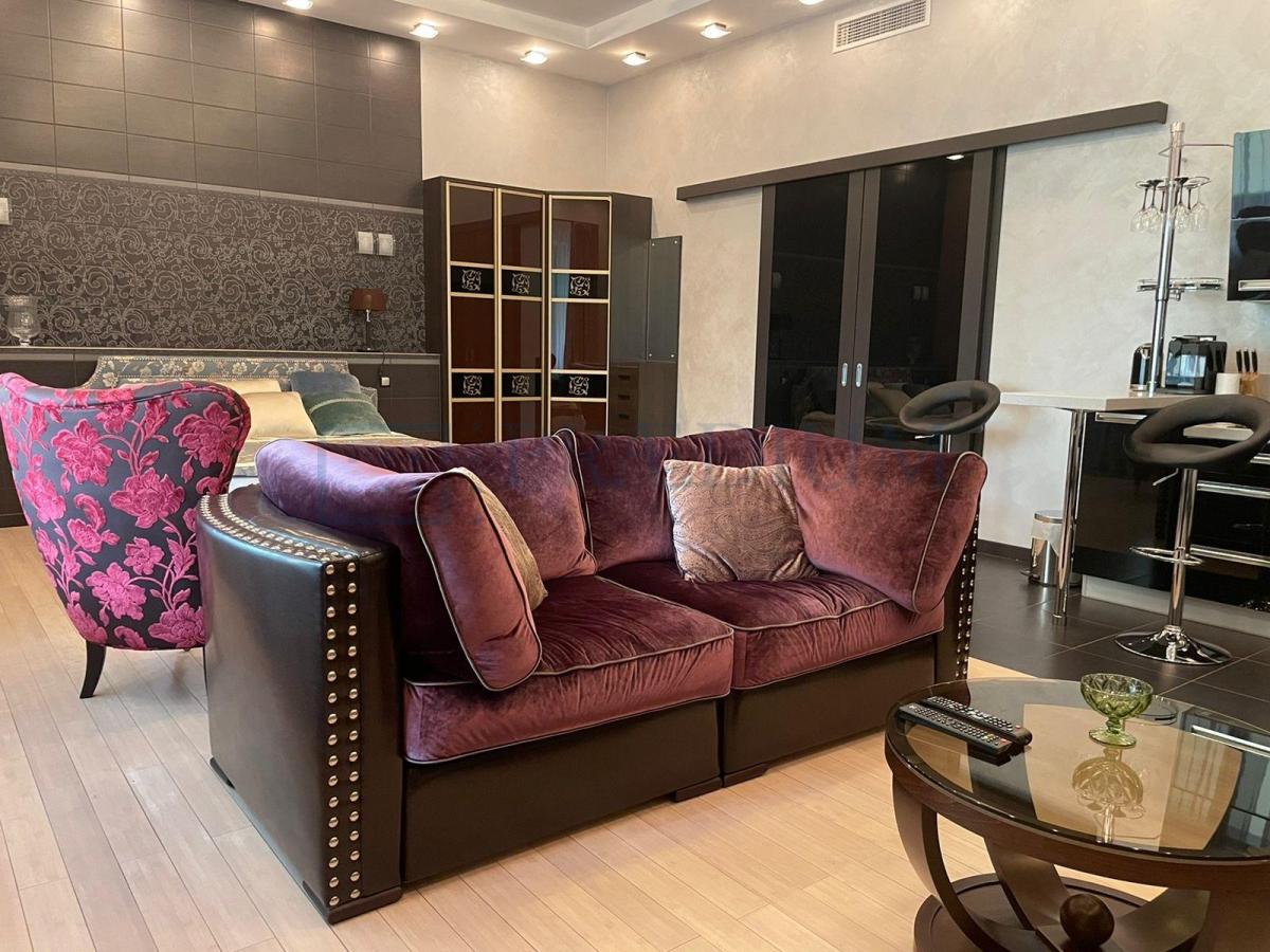 Продам торговое помещение в Москве, д 32