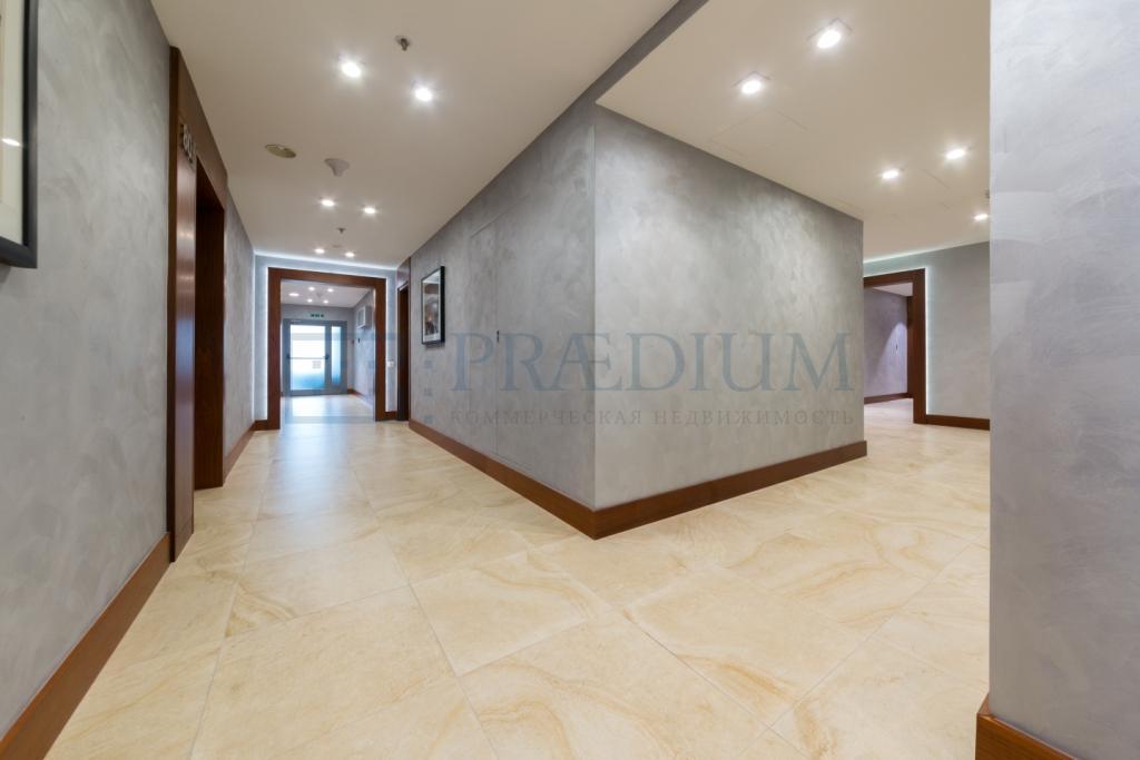 Продам торговое помещение в Москве, д 32