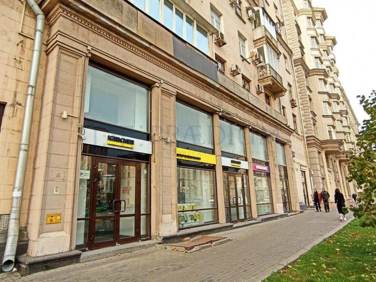 Продам торговое помещение в Москве, д 81
