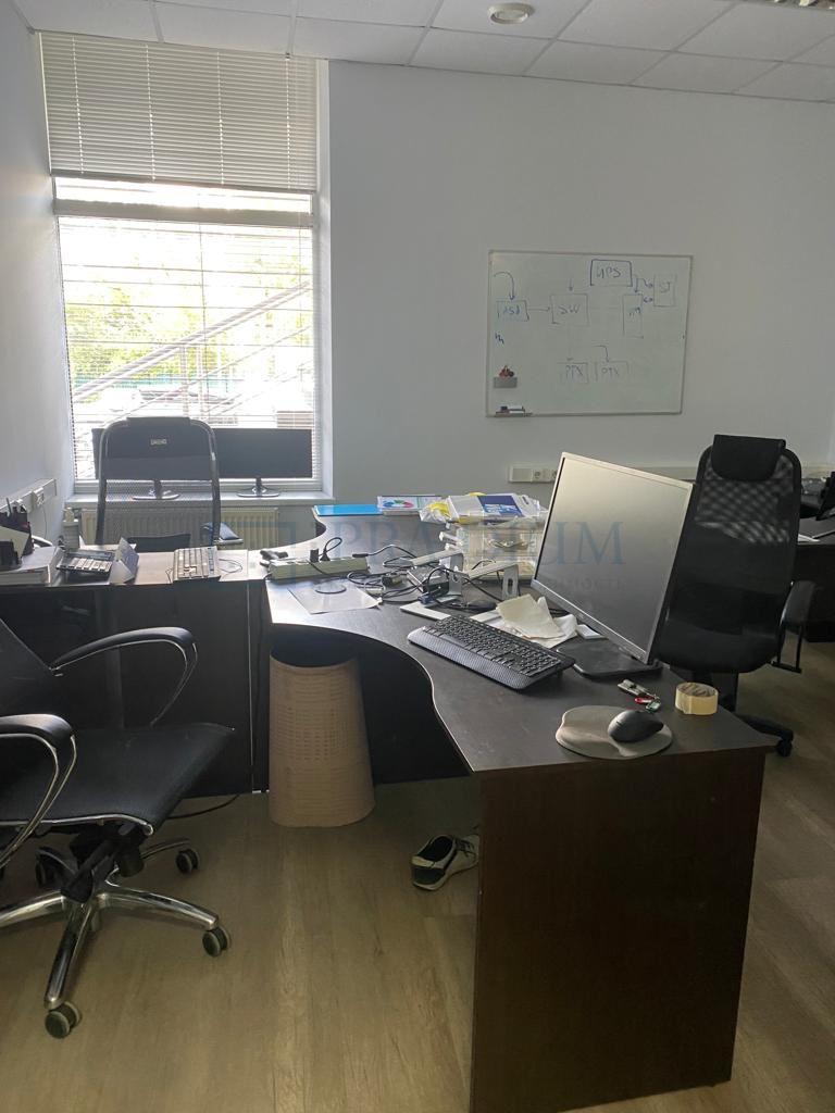 Продам торговое помещение в Москве, д 6А