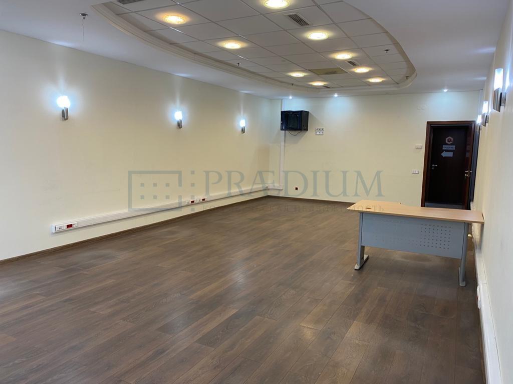 Продам торговое помещение в Москве, д 6А