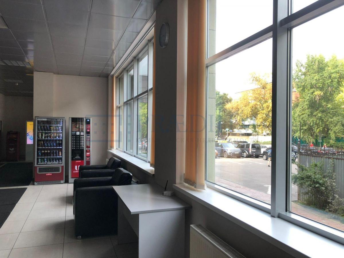 Продам торговое помещение в Москве, д 6А