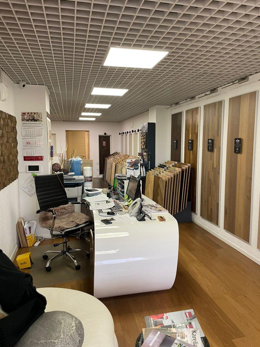 Продам торговое помещение в Москве, д 111 к 1