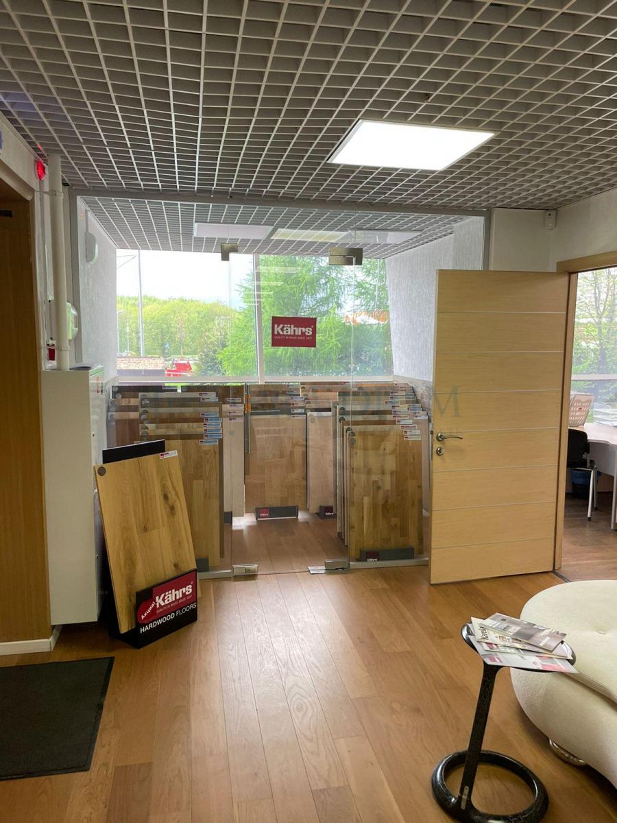 Продам торговое помещение в Москве, д 111 к 1