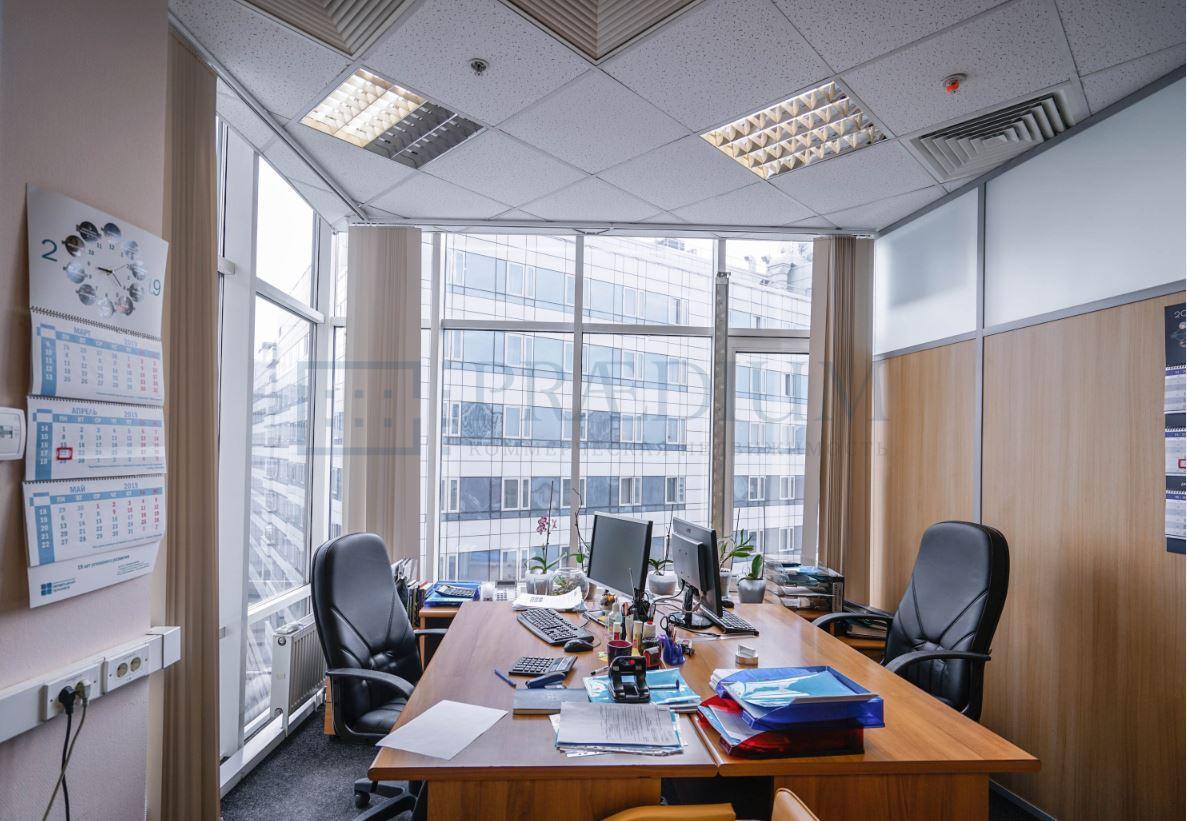 Продам торговое помещение в Москве, д 5