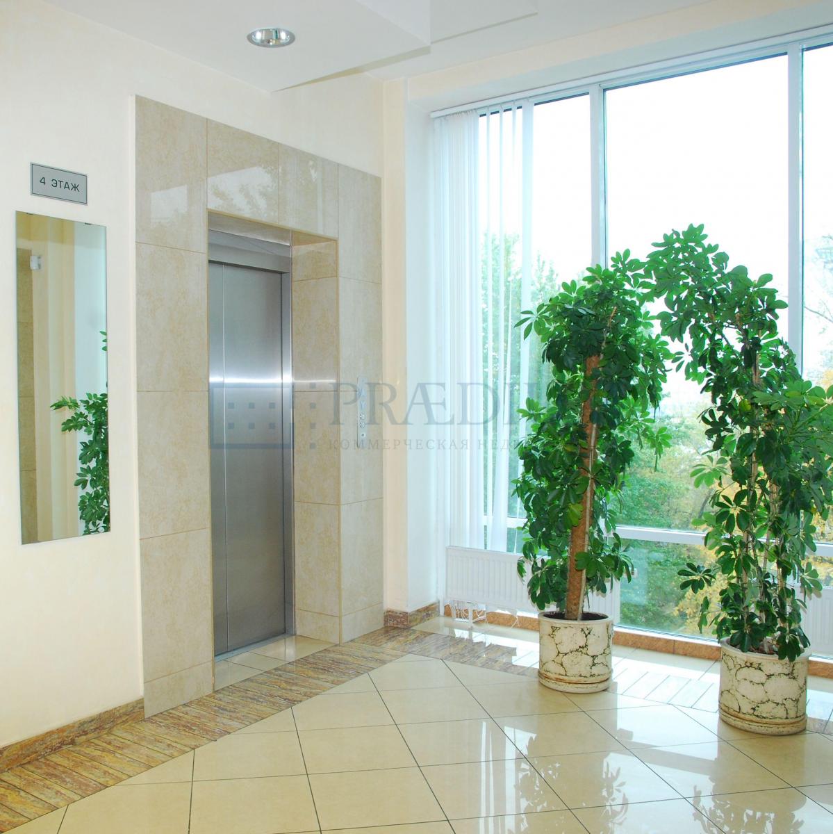 Продам торговое помещение в Москве, д 5