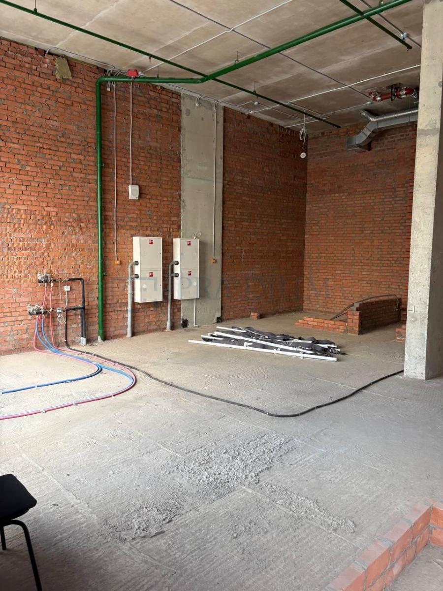 Продам торговое помещение в Москве, д 24