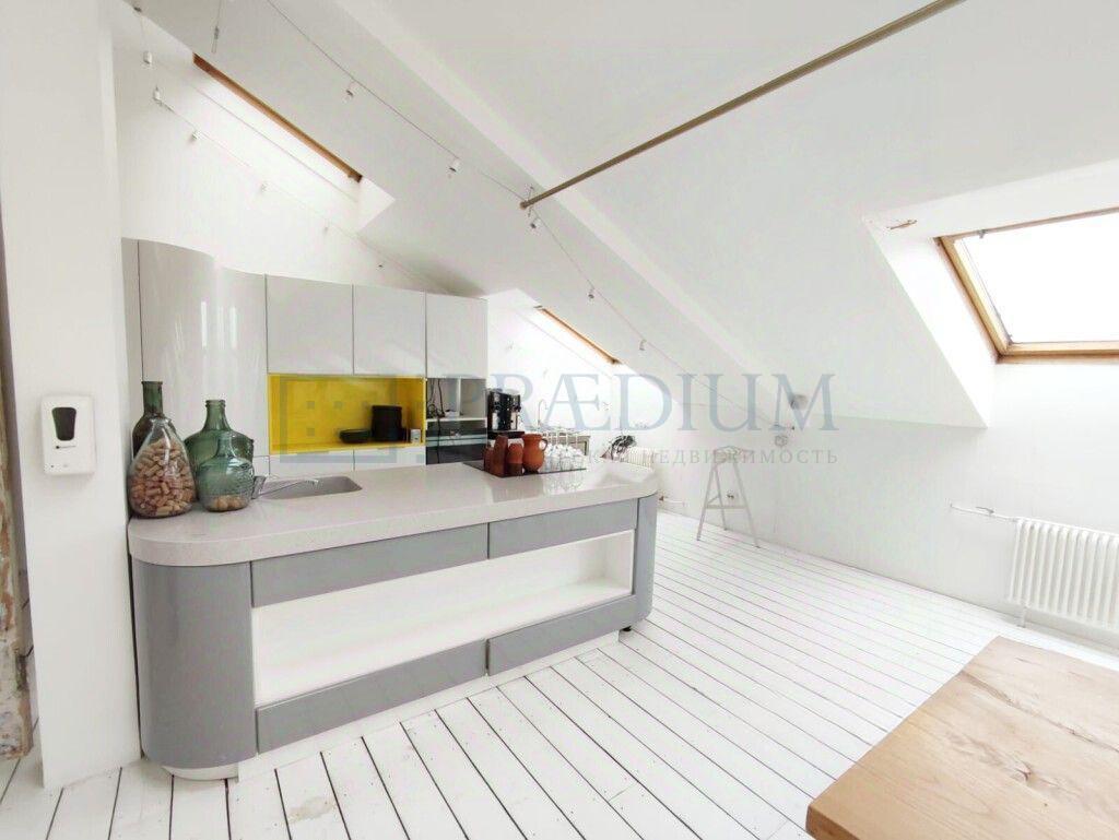 Продам торговое помещение в Москве, д 32 стр 1