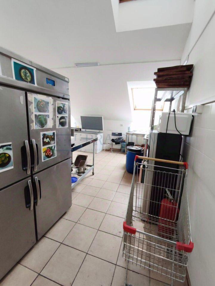 Продам торговое помещение в Москве, д 32 стр 1