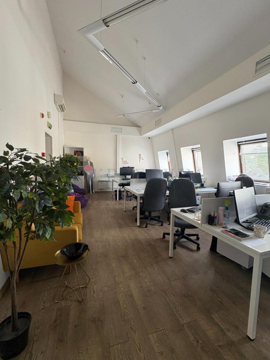 Сдается торговое помещение в Москве, д 8