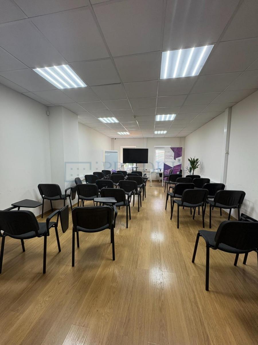 Сдается торговое помещение в Москве, д 8