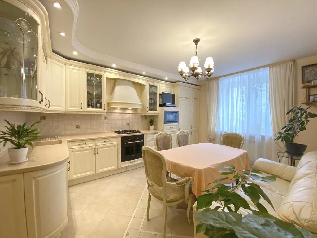 Продам 2-комнатную квартиру в Чехове, 2а