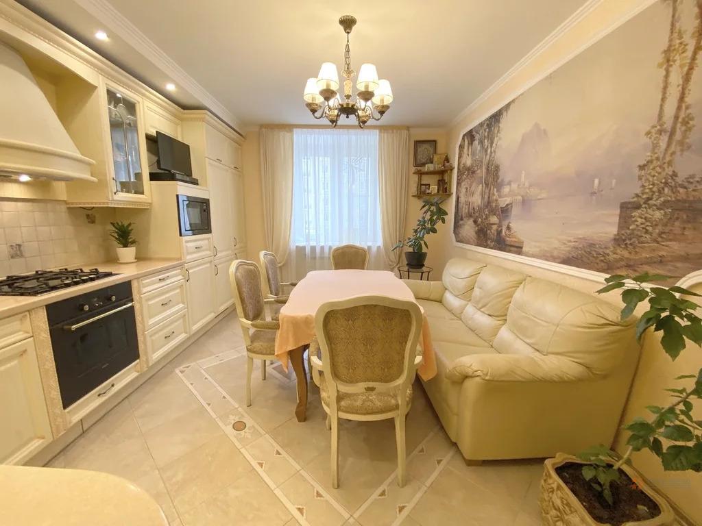 Продам 2-комнатную квартиру в Чехове, 2а