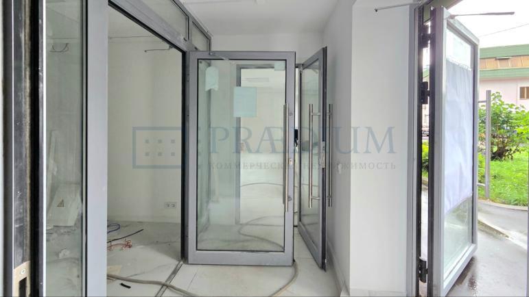 Продам торговое помещение в, д 7-21