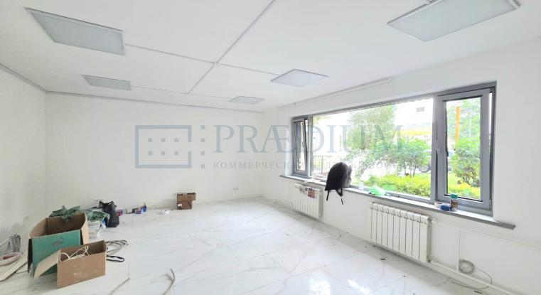 Продам торговое помещение в, д 7-21