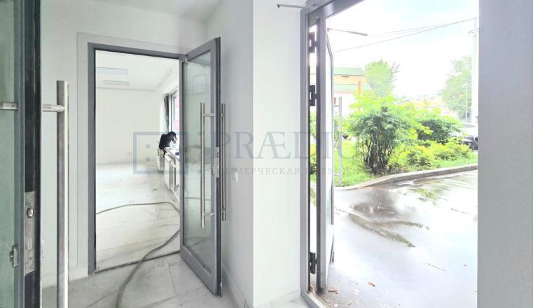 Продам торговое помещение в, д 7-21