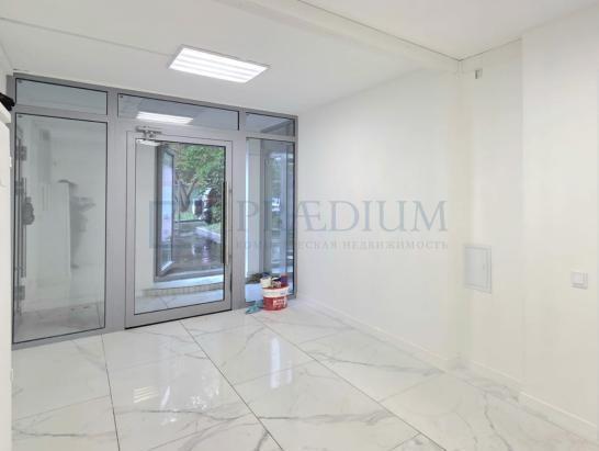 Продам торговое помещение в, д 7-21