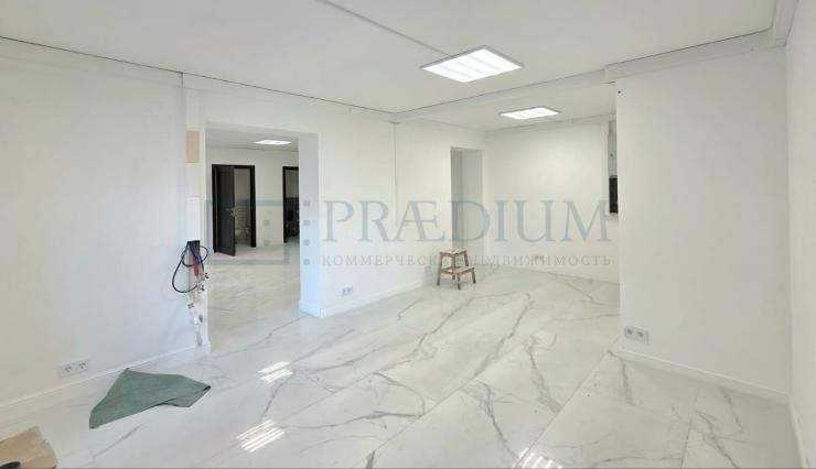 Продам торговое помещение в, д 7-21