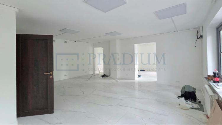 Продам торговое помещение в, д 7-21