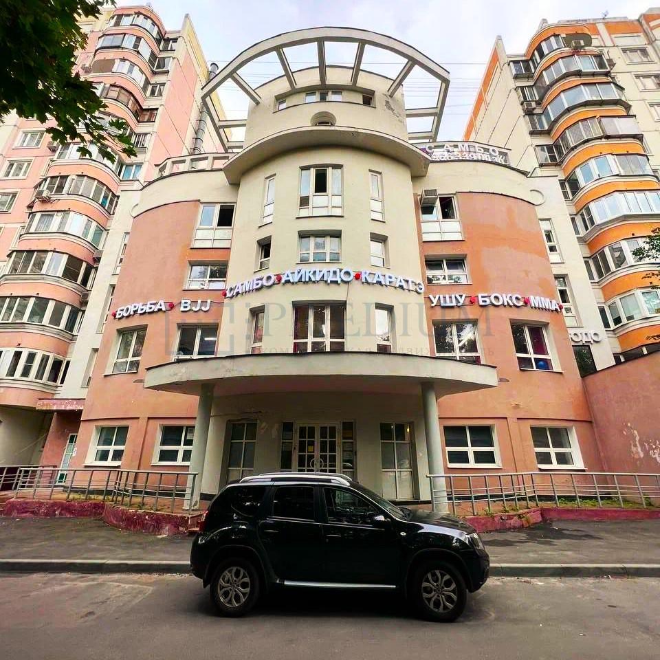 Продам торговое помещение в Москве, д 11 к 1